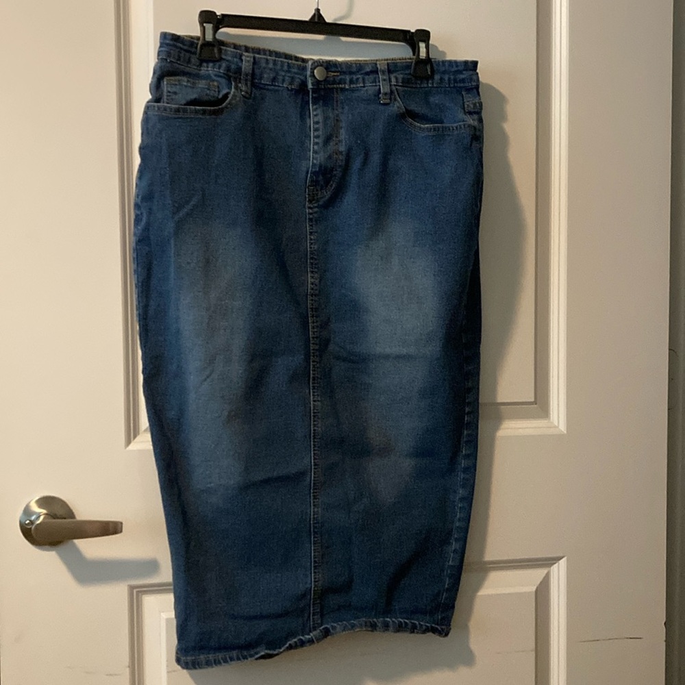 Denim fitted pencil skirt with stretch